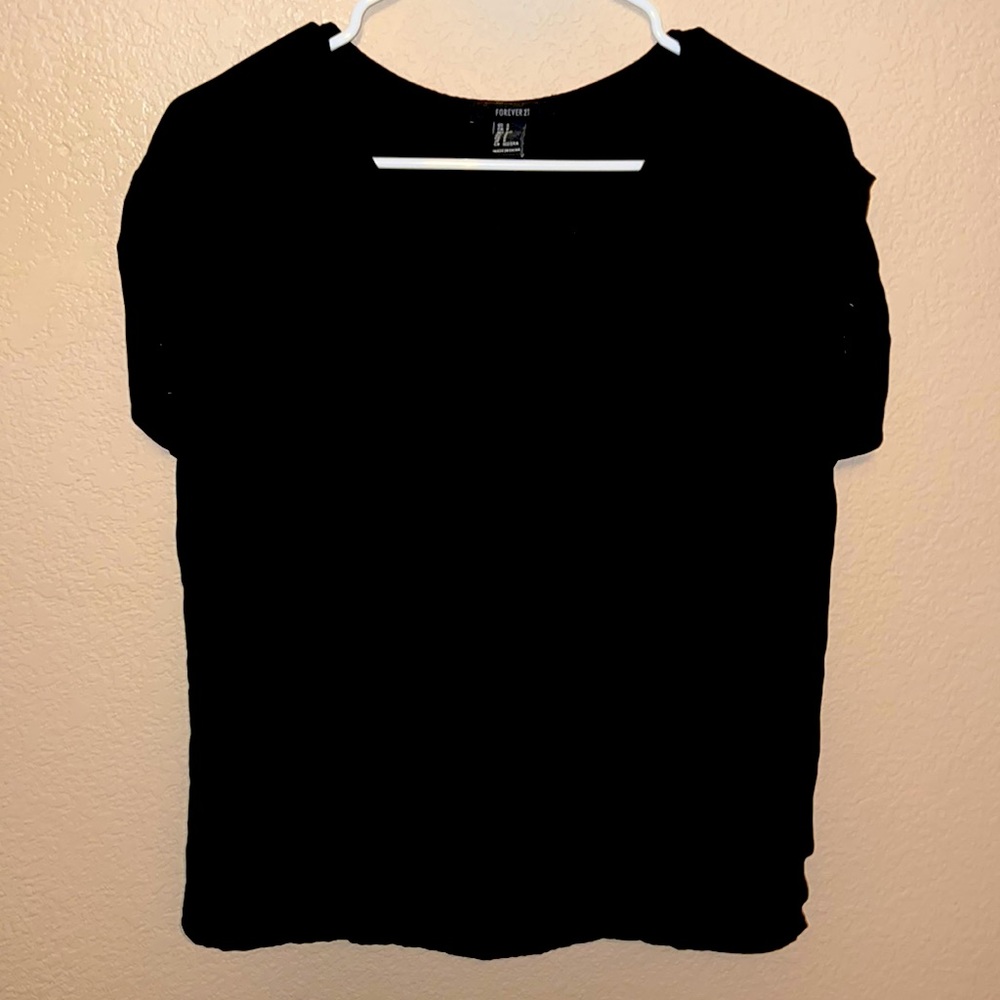Forever 21 black polyester flowy top